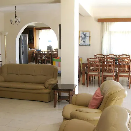 בית נופש With 5 Bedrooms In Village, Paphos, Cyprus - 800 M From The Beach ארגאקה